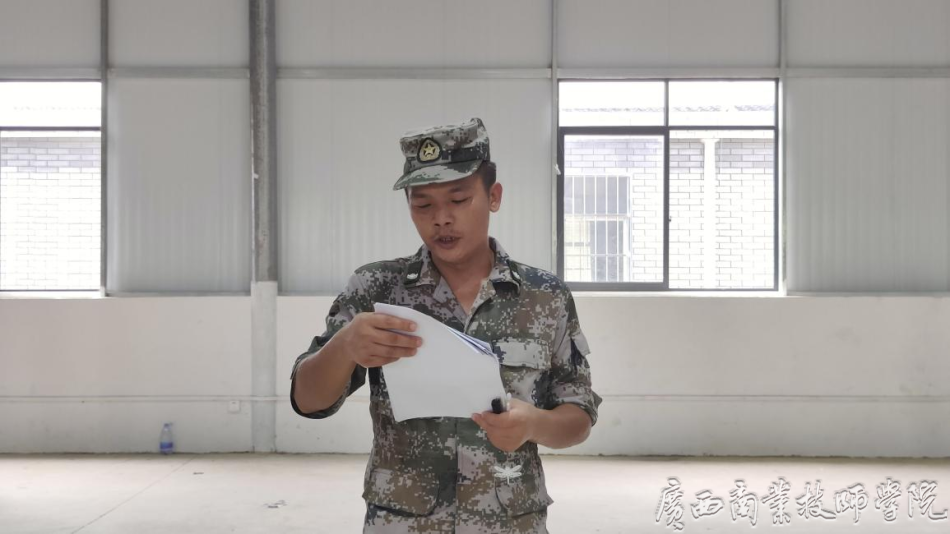裁判宣读比赛规则.png