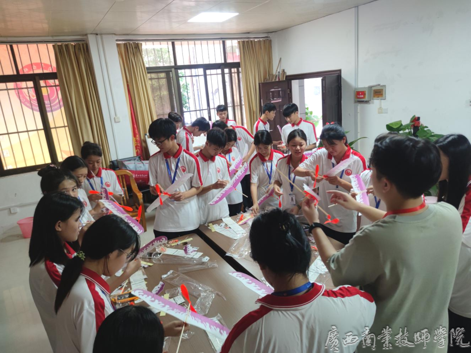 航模社授课展示现场.png