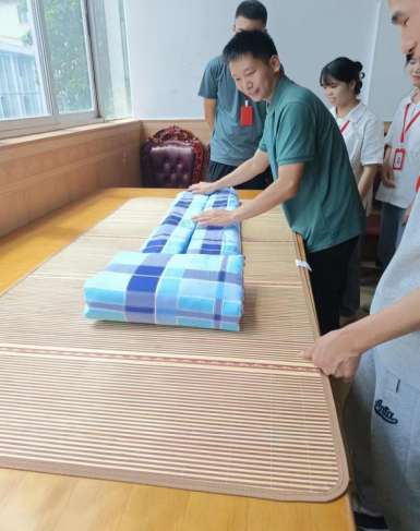 辅导员王成老师参照陆老师的示范.png
