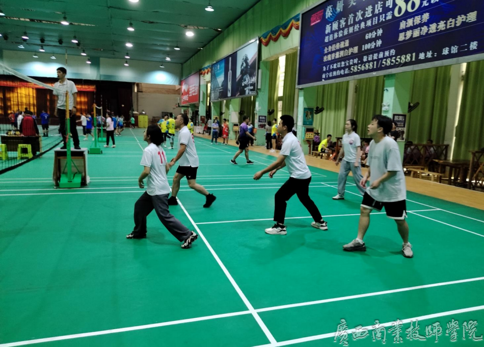 我院教师代表队比赛现场.png