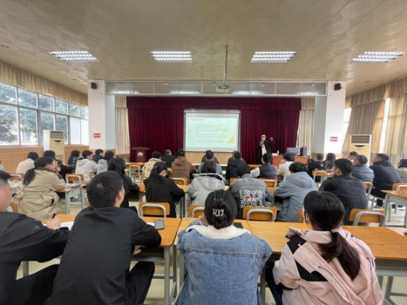 培训会现场.png