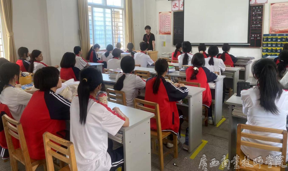 班会现场2.png