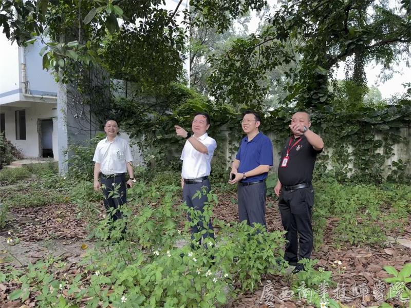 拟设长堽教学点调研现场.jpg