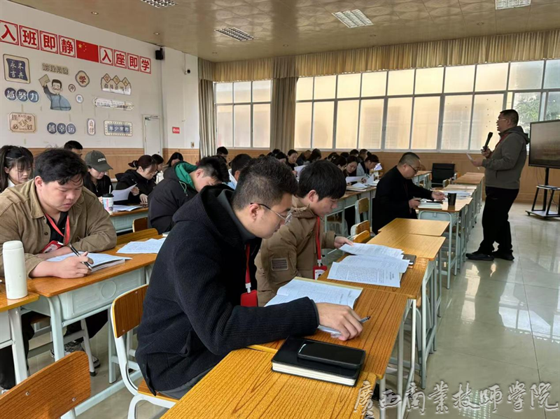 会议现场.png