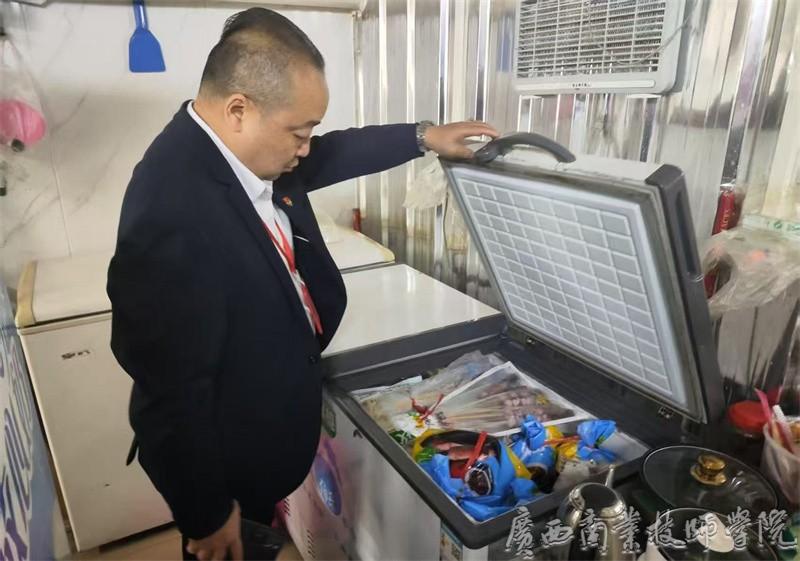 学校小吃店食品检查.jpg